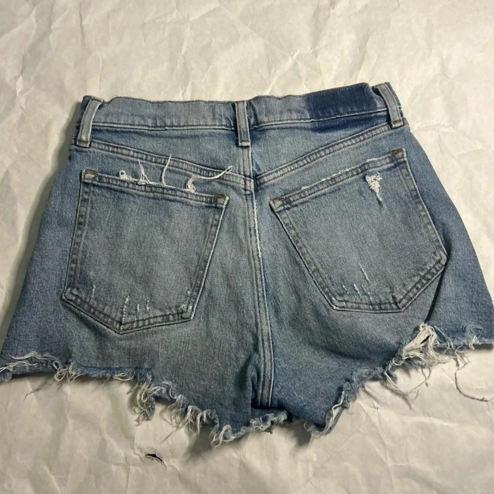 Abercrombie‎ & Fitch The Mom Short High Rise Distressed Denim Jean Shorts